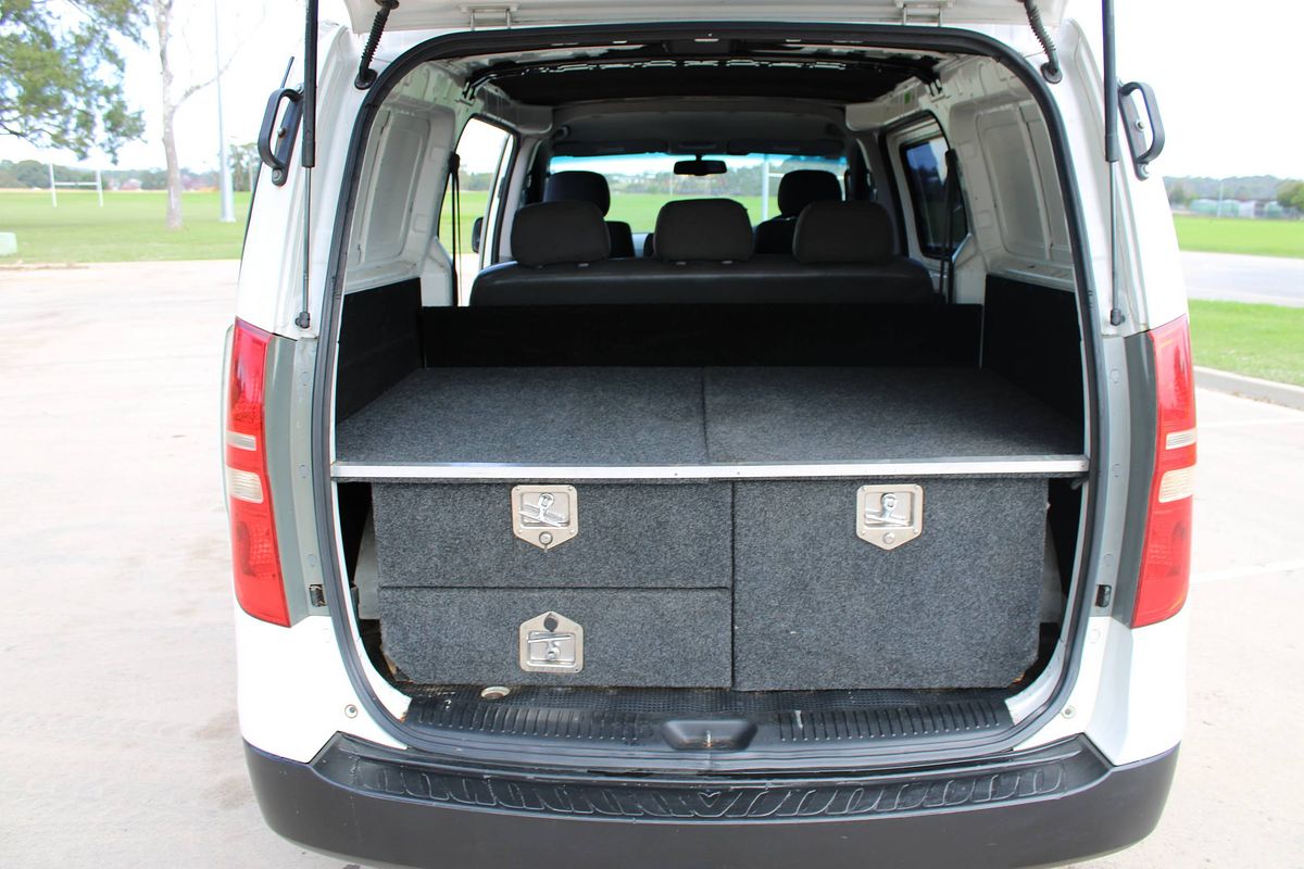 2011 HYUNDAI iLOAD CREW 5 SP MANUAL 4D VAN 4CYL