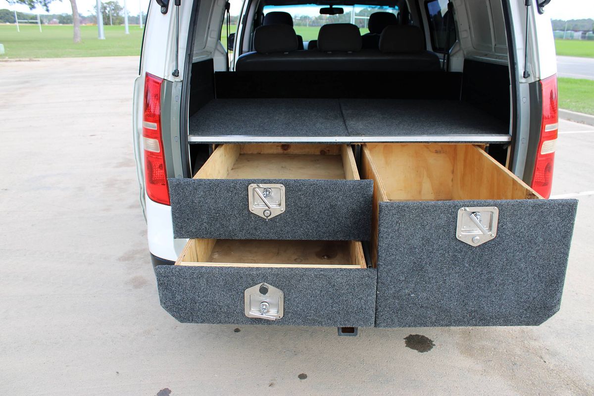 2011 HYUNDAI iLOAD CREW 5 SP MANUAL 4D VAN 4CYL