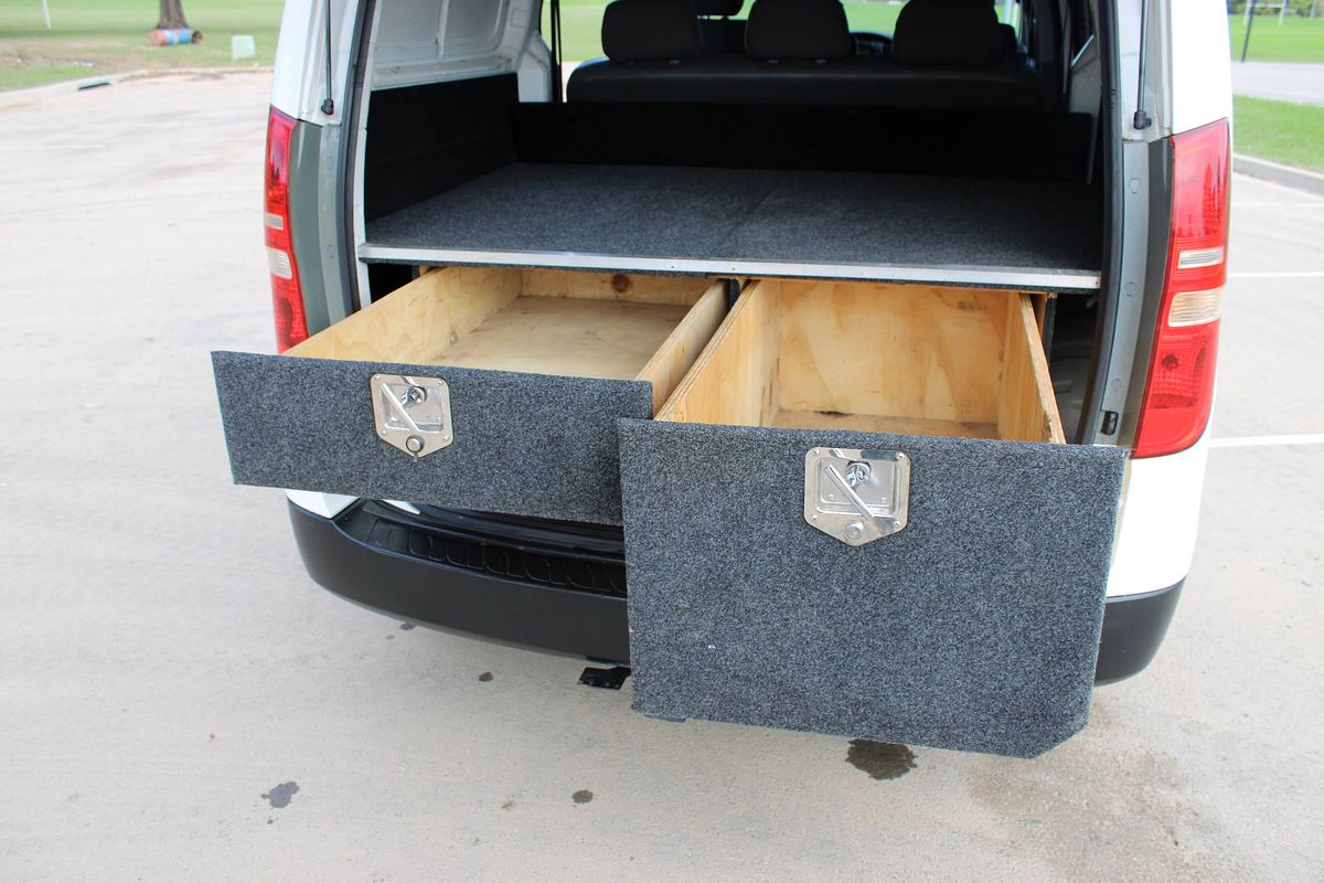 2011 HYUNDAI iLOAD CREW 5 SP MANUAL 4D VAN 4CYL