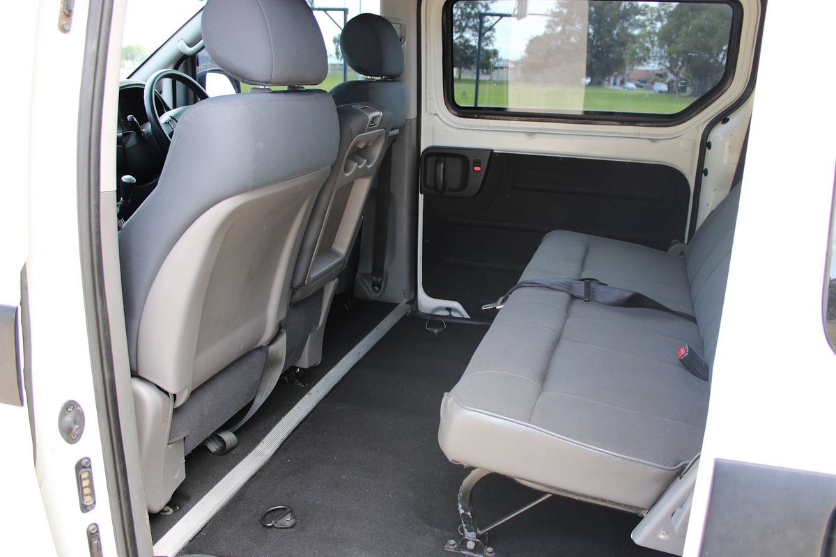 2011 HYUNDAI iLOAD CREW 5 SP MANUAL 4D VAN 4CYL