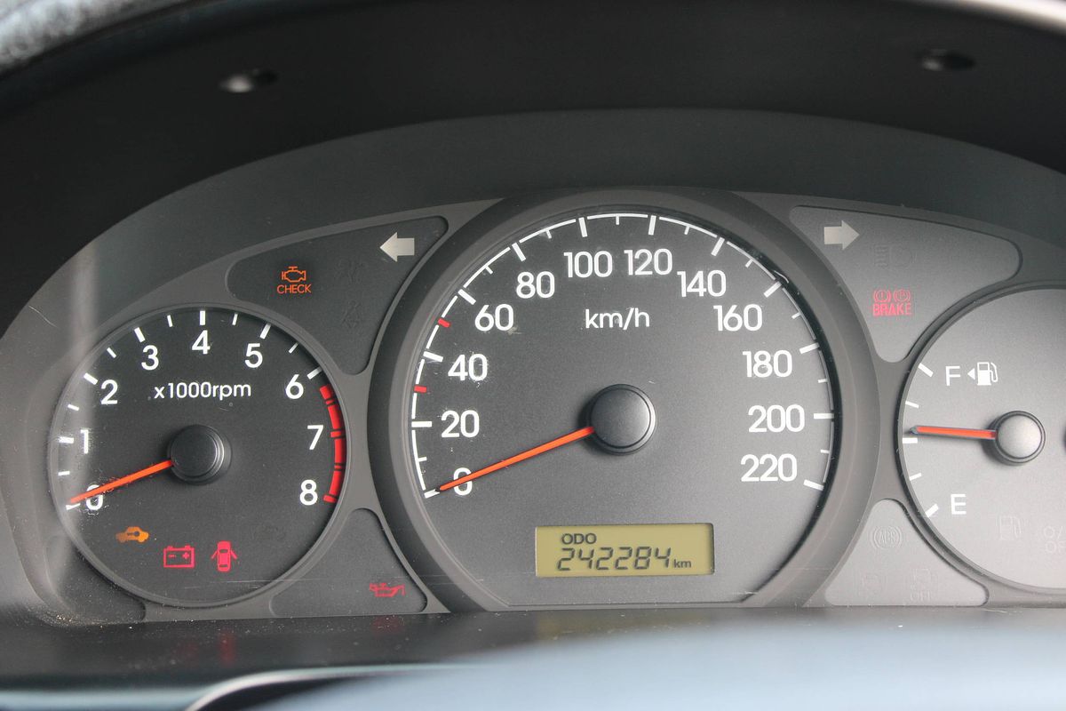 2011 HYUNDAI iLOAD CREW 5 SP MANUAL 4D VAN 4CYL