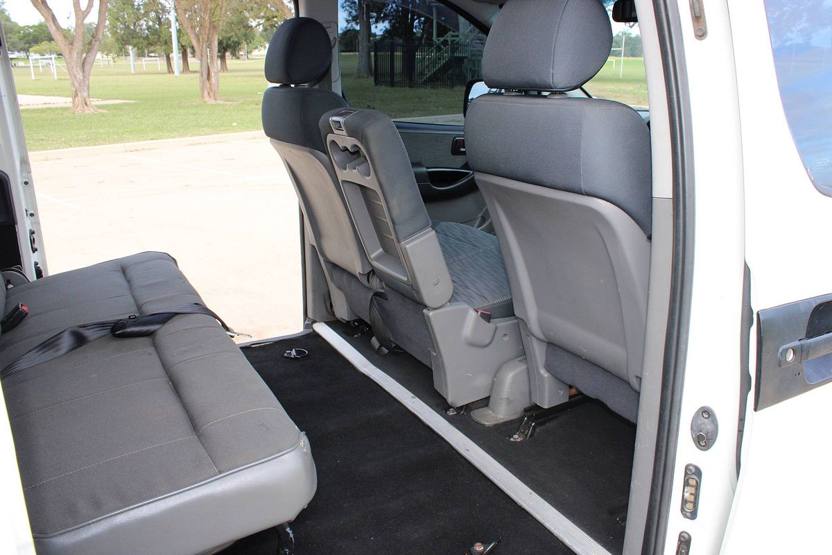 2011 HYUNDAI iLOAD CREW 5 SP MANUAL 4D VAN 4CYL