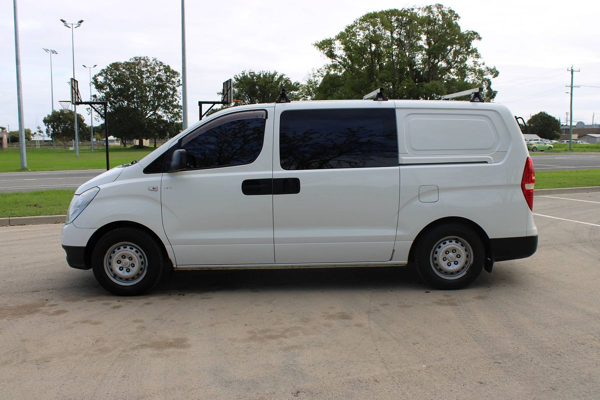 2011 HYUNDAI iLOAD CREW 5 SP MANUAL 4D VAN 4CYL