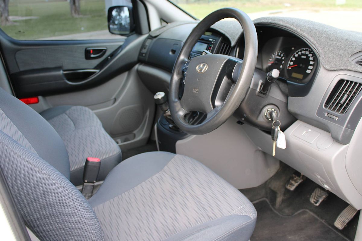 2011 HYUNDAI iLOAD CREW 5 SP MANUAL 4D VAN 4CYL