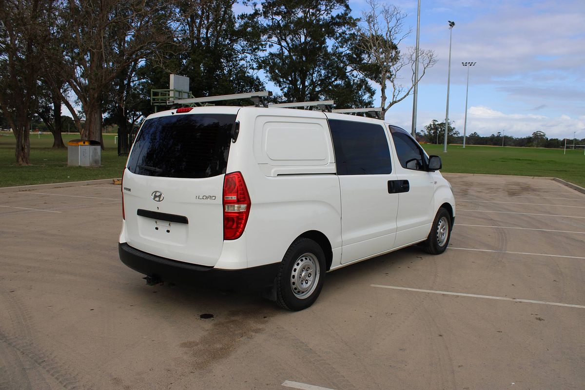 2011 HYUNDAI iLOAD CREW 5 SP MANUAL 4D VAN 4CYL