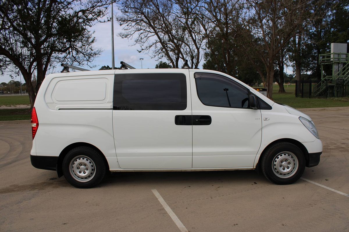 2011 HYUNDAI iLOAD CREW 5 SP MANUAL 4D VAN 4CYL