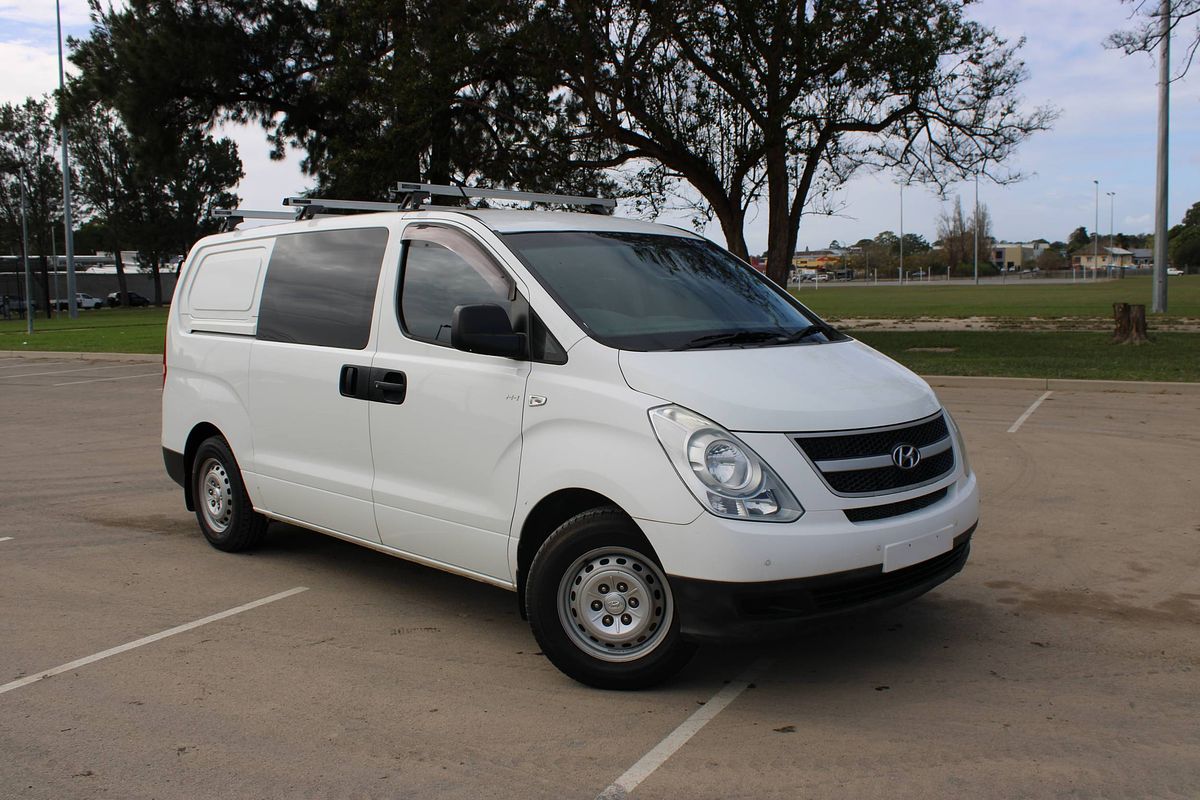 2011 HYUNDAI iLOAD CREW 5 SP MANUAL 4D VAN 4CYL