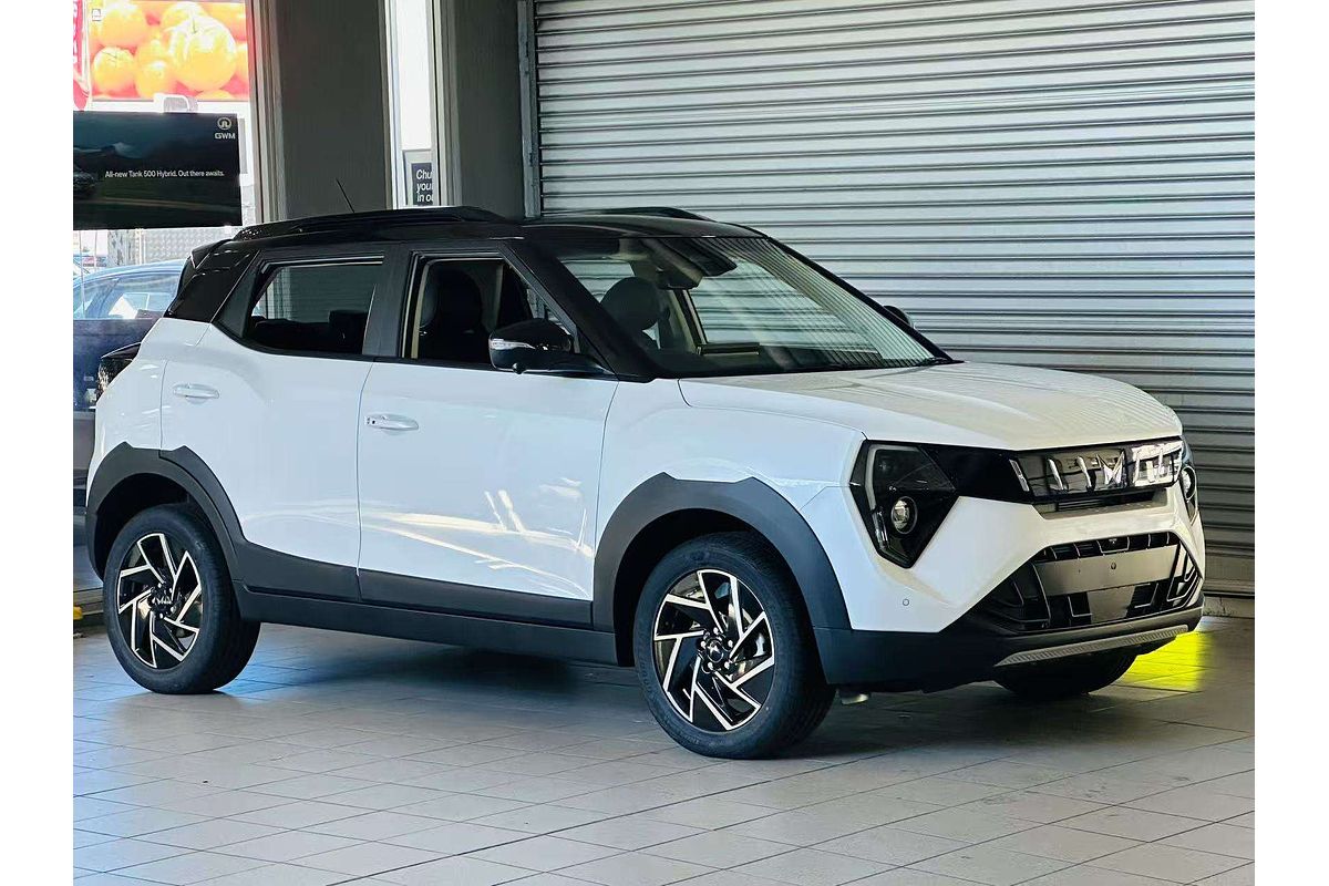 XUV 3X0 AX7L PM AT EXP ZY