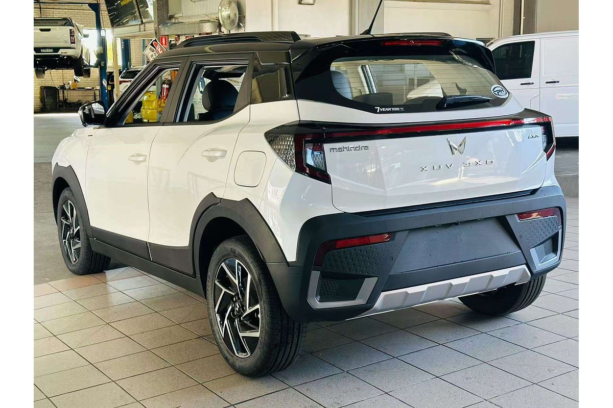 XUV 3X0 AX7L PM AT EXP ZY