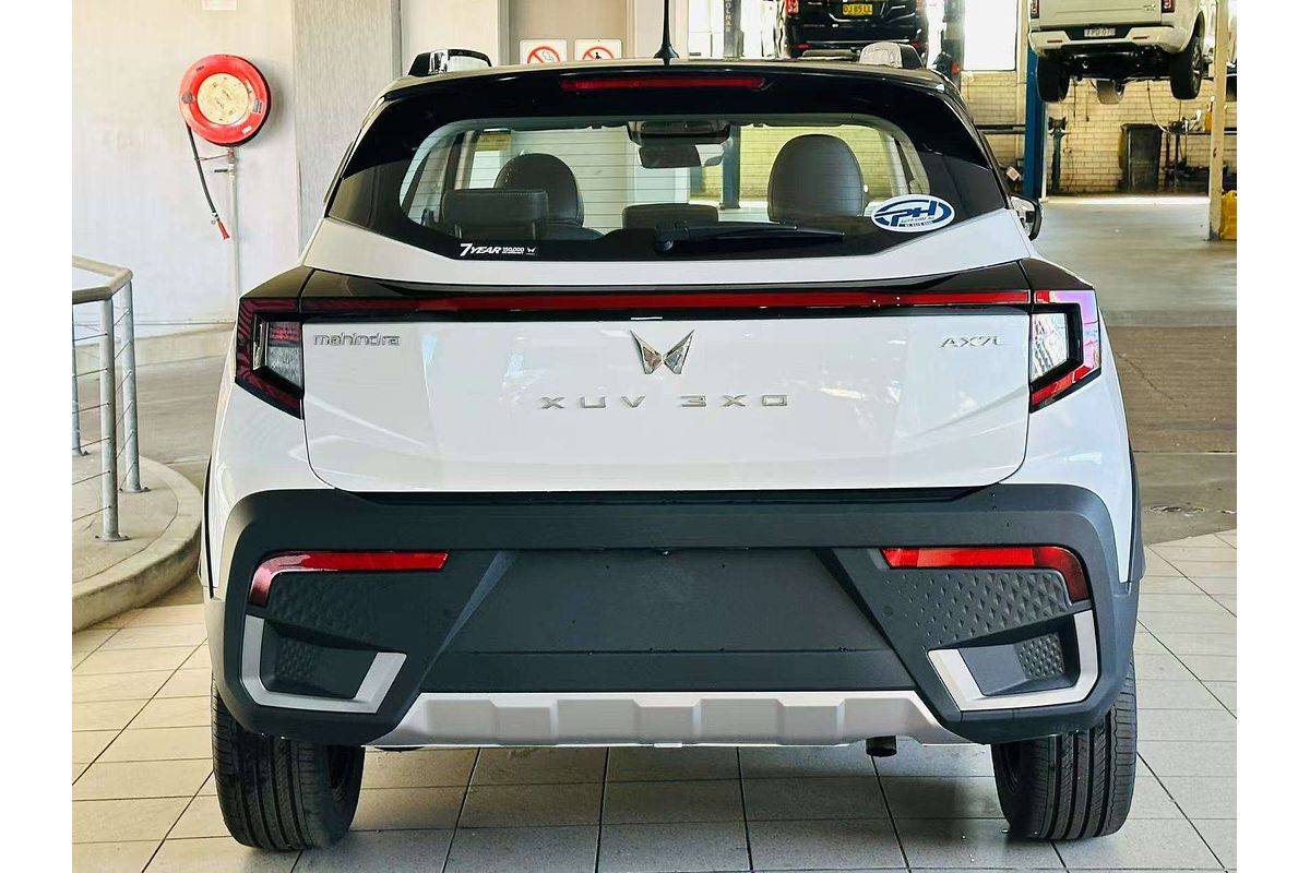 XUV 3X0 AX7L PM AT EXP ZY