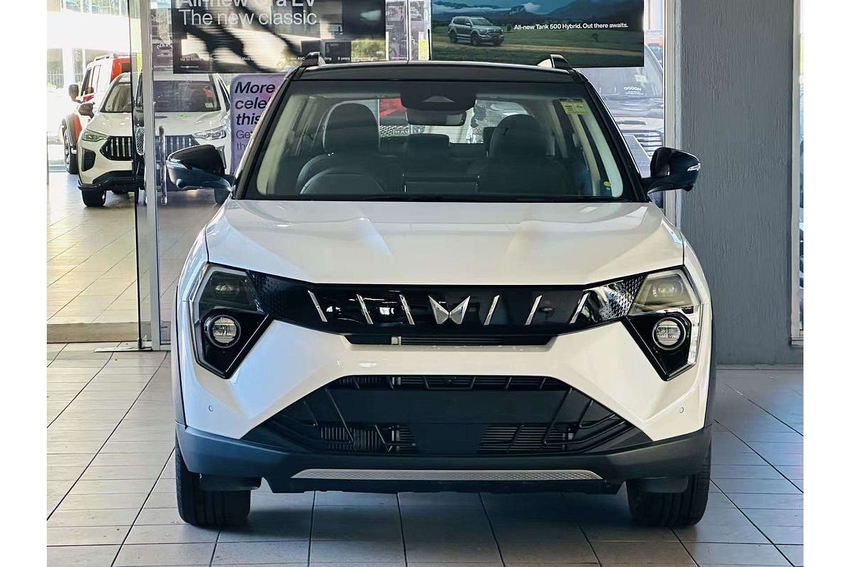 XUV 3X0 AX7L PM AT EXP ZY