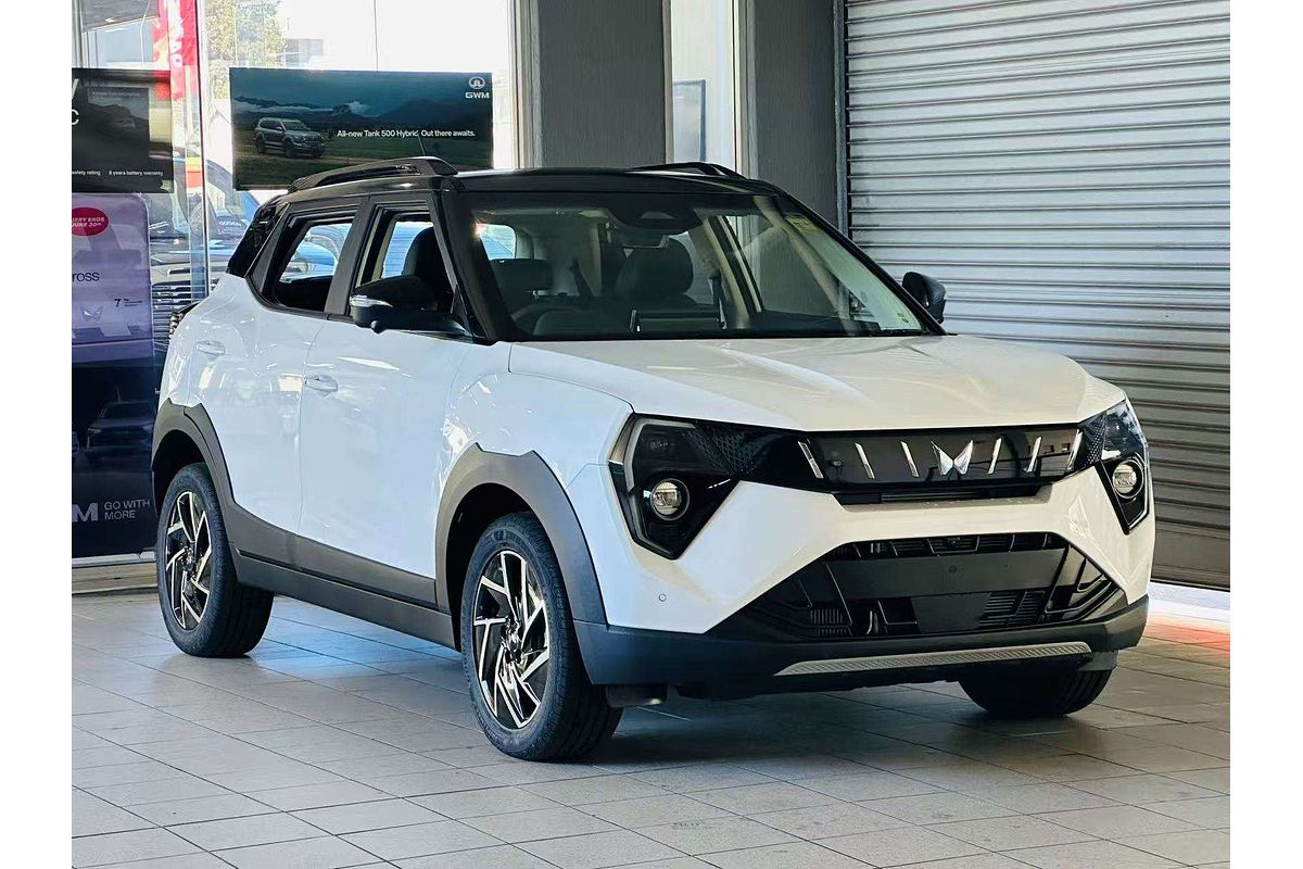 XUV 3X0 AX7L PM AT EXP ZY