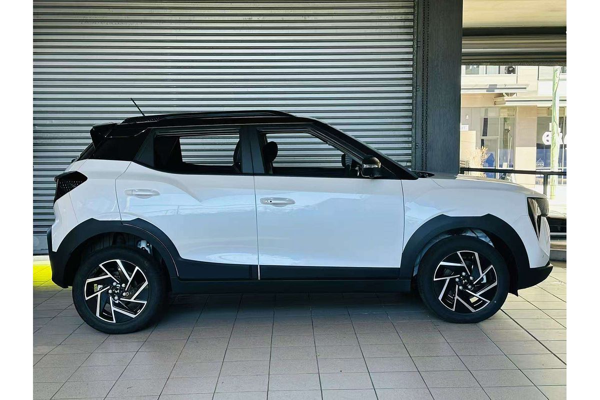 XUV 3X0 AX7L PM AT EXP ZY