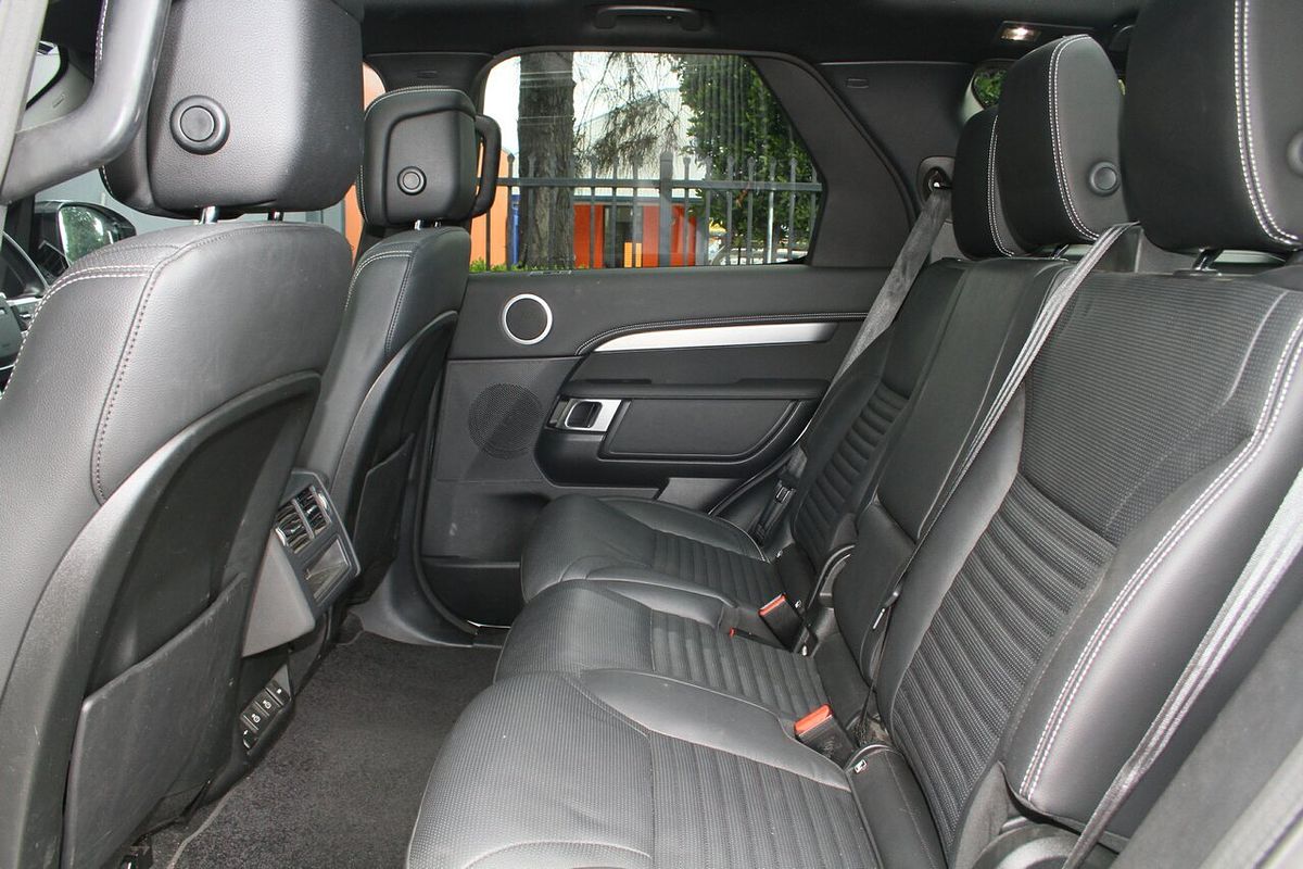 2021 Land Rover Discovery D300 R-Dynamic SE Series 5