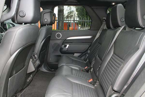 2021 Land Rover Discovery D300 R-Dynamic SE Series 5