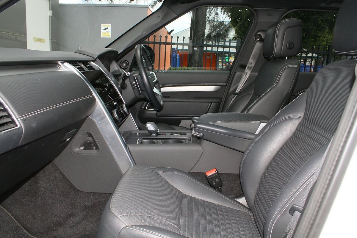 2021 Land Rover Discovery D300 R-Dynamic SE Series 5