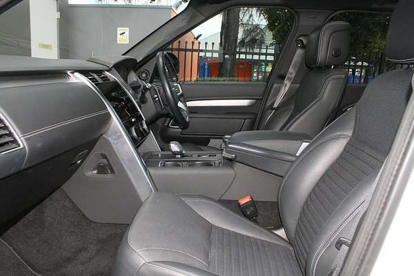 2021 Land Rover Discovery D300 R-Dynamic SE Series 5