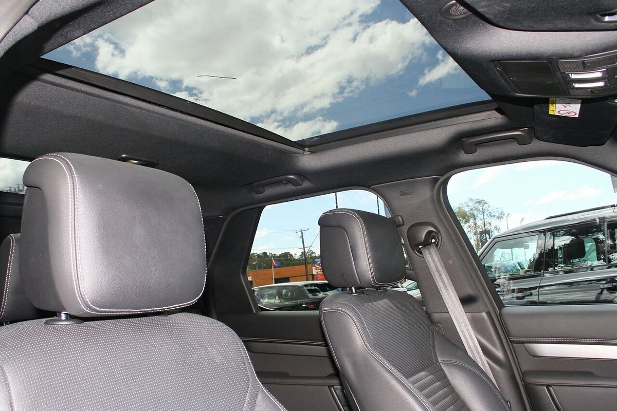 2021 Land Rover Discovery D300 R-Dynamic SE Series 5
