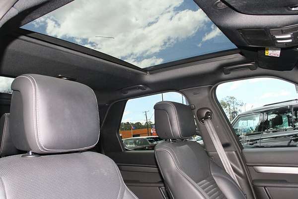 2021 Land Rover Discovery D300 R-Dynamic SE Series 5