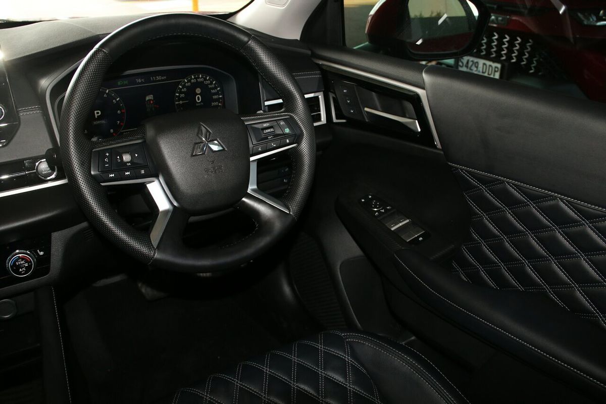 2024 Mitsubishi Outlander Exceed ZM