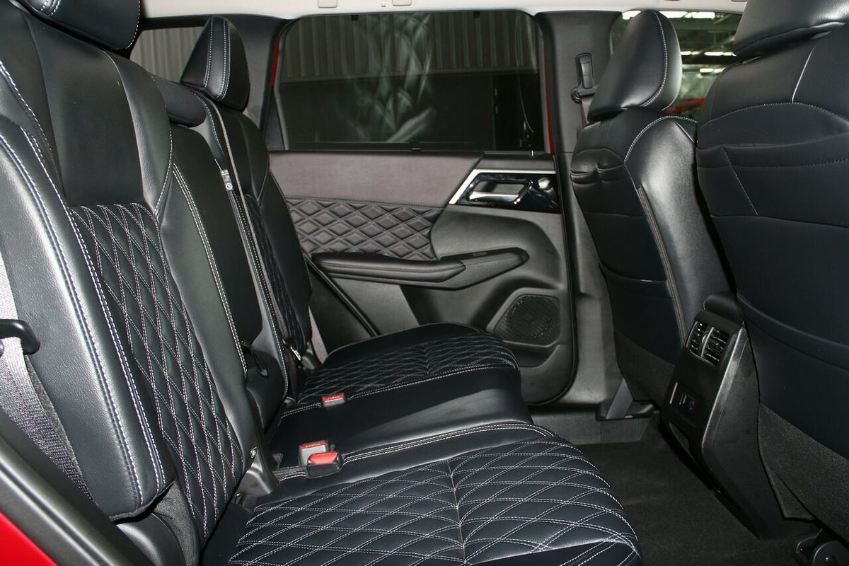 2024 Mitsubishi Outlander Exceed ZM