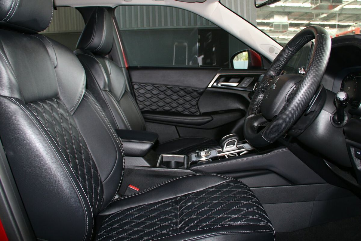 2024 Mitsubishi Outlander Exceed ZM