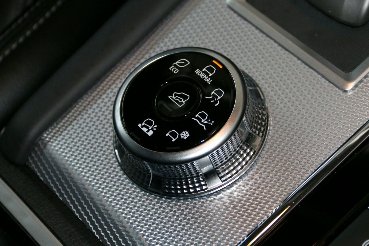 2024 Mitsubishi Outlander Exceed ZM