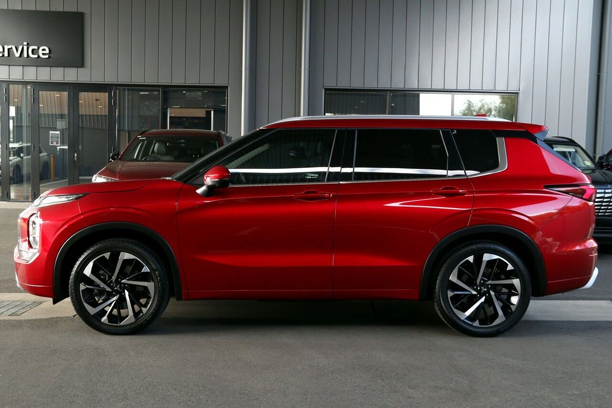 2024 Mitsubishi Outlander Exceed ZM