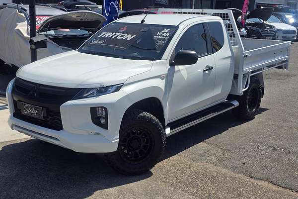 2020 Mitsubishi Triton GLX+ MR 4X4