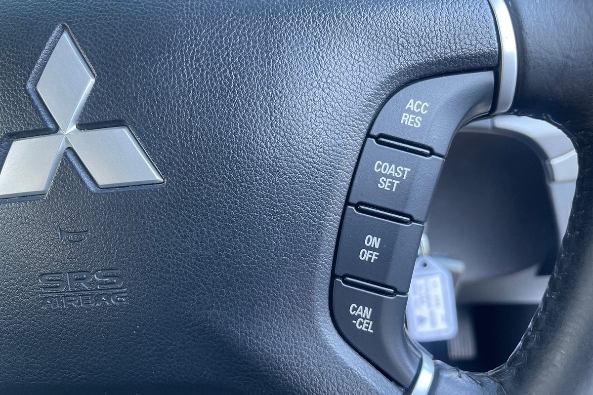 2016 Mitsubishi Pajero GLX NX