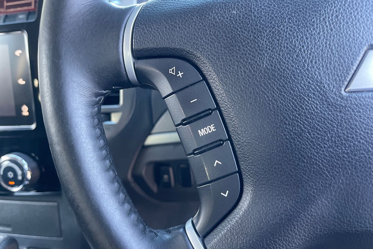 2016 Mitsubishi Pajero GLX NX