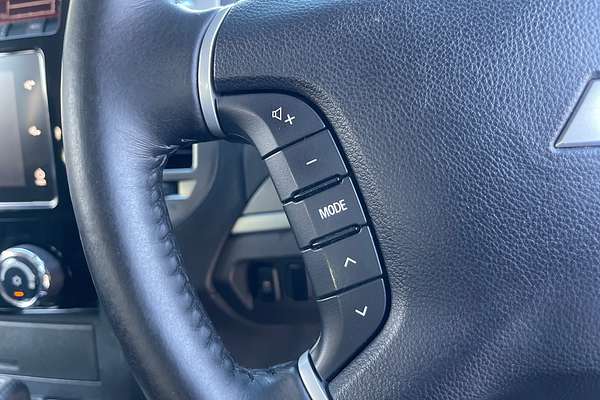 2016 Mitsubishi Pajero GLX NX