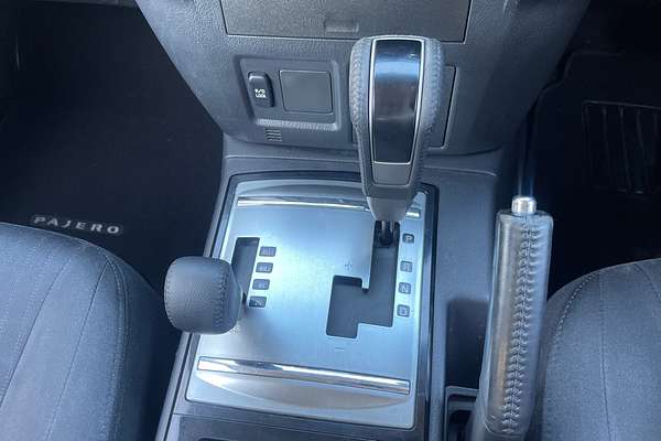 2016 Mitsubishi Pajero GLX NX