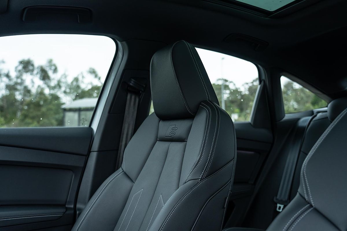 2025 Audi Q4 e-tron 55 F4