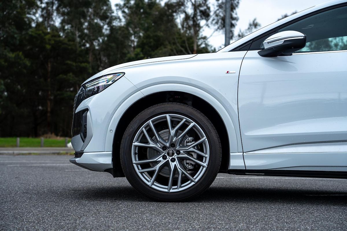 2025 Audi Q4 e-tron 55 F4