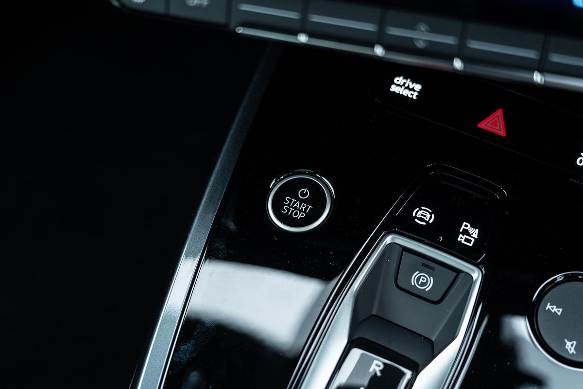 2025 Audi Q4 e-tron 55 F4