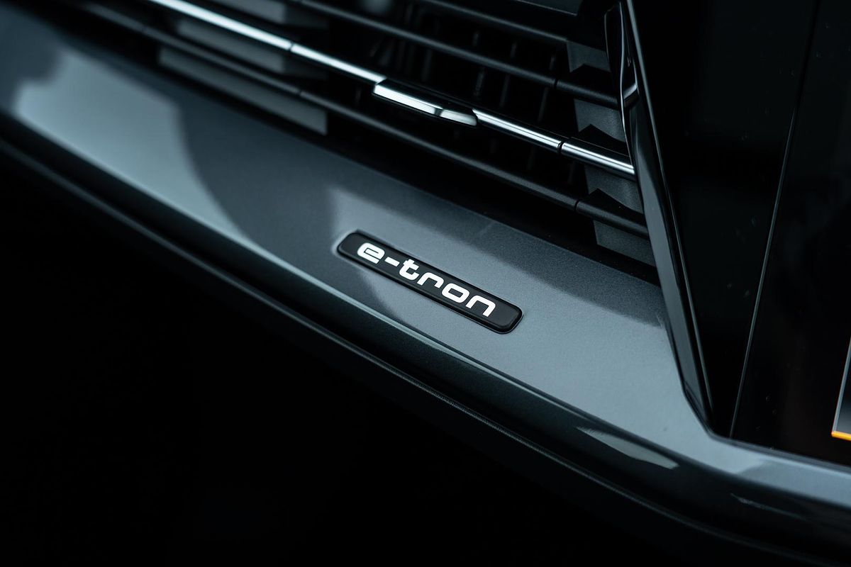 2025 Audi Q4 e-tron 55 F4