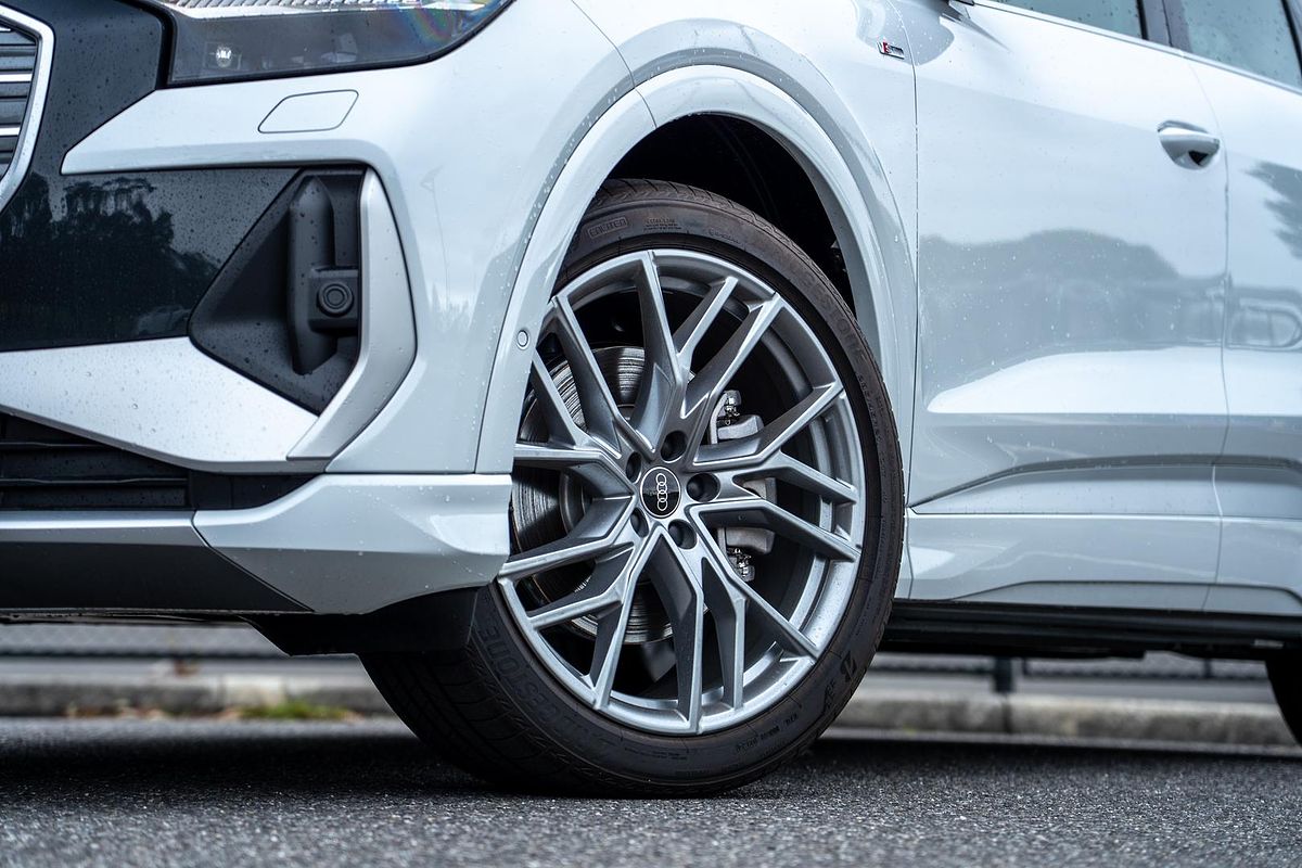 2025 Audi Q4 e-tron 55 F4