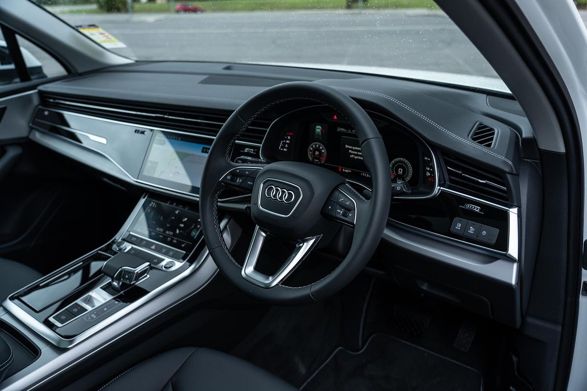 2025 Audi Q7 45 TFSI 4M