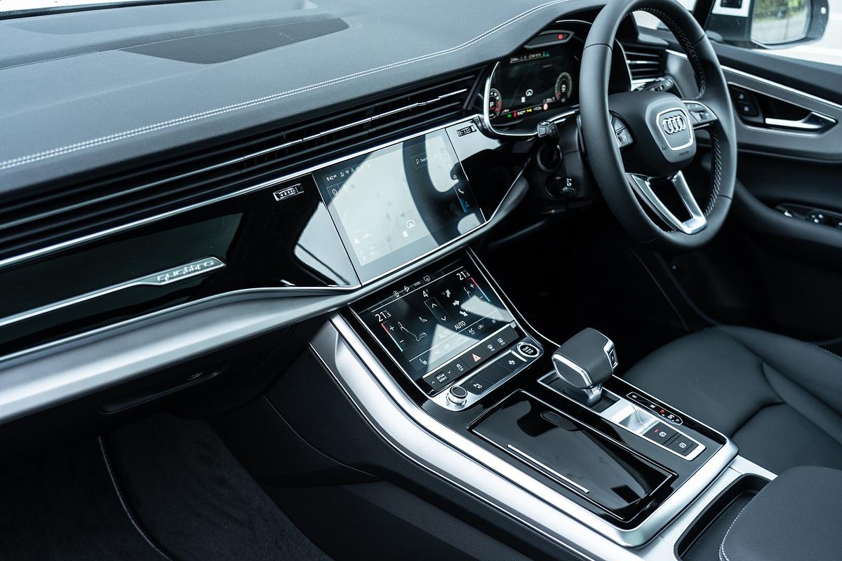 2025 Audi Q7 45 TFSI 4M