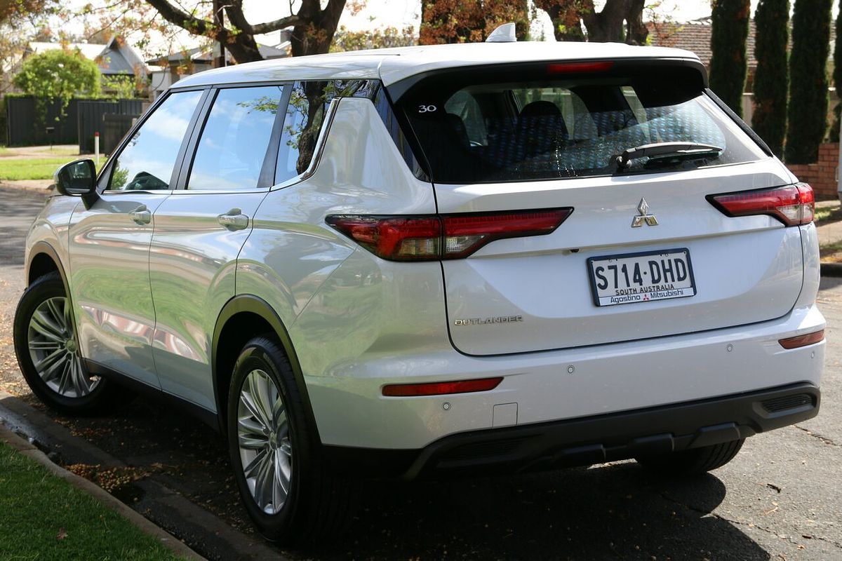 2022 Mitsubishi Outlander ES ZM
