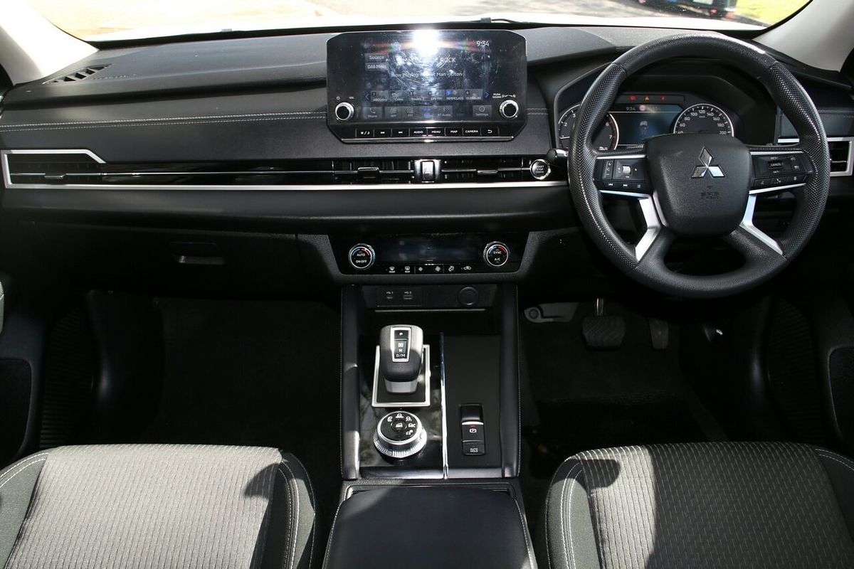 2022 Mitsubishi Outlander ES ZM