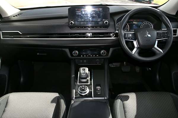 2022 Mitsubishi Outlander ES ZM