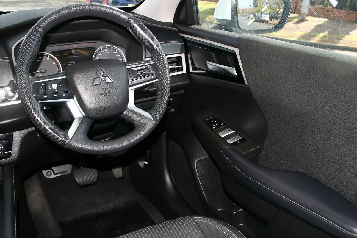 2022 Mitsubishi Outlander ES ZM