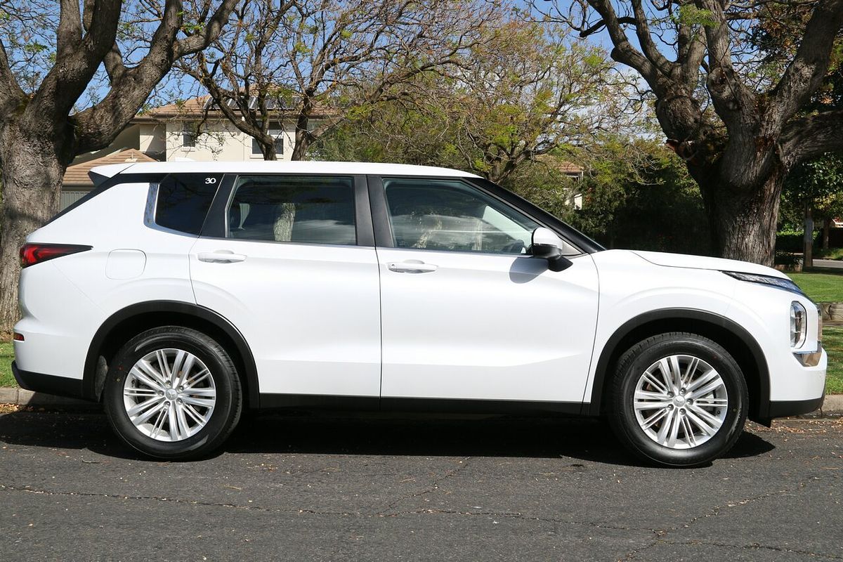 2022 Mitsubishi Outlander ES ZM