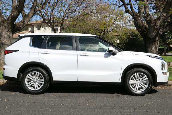 2022 Mitsubishi Outlander ES ZM