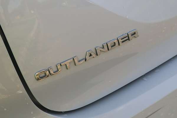 2022 Mitsubishi Outlander ES ZM