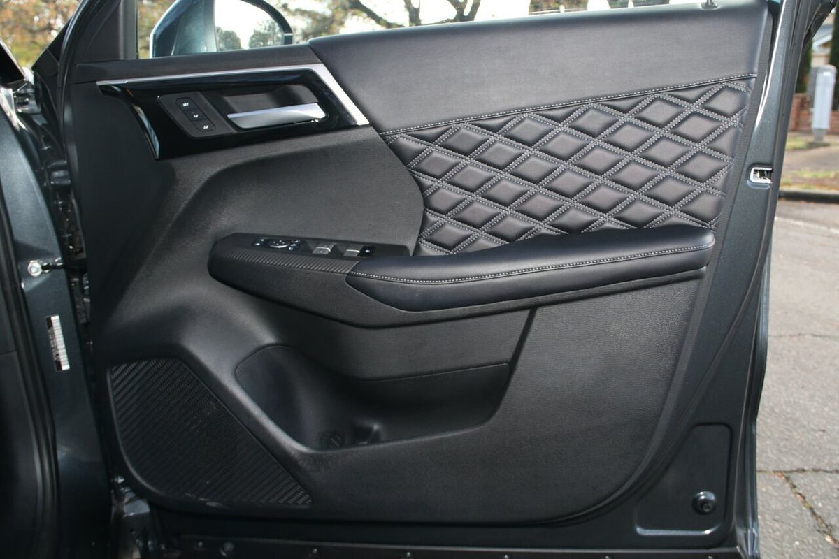 2024 Mitsubishi Outlander Exceed ZM