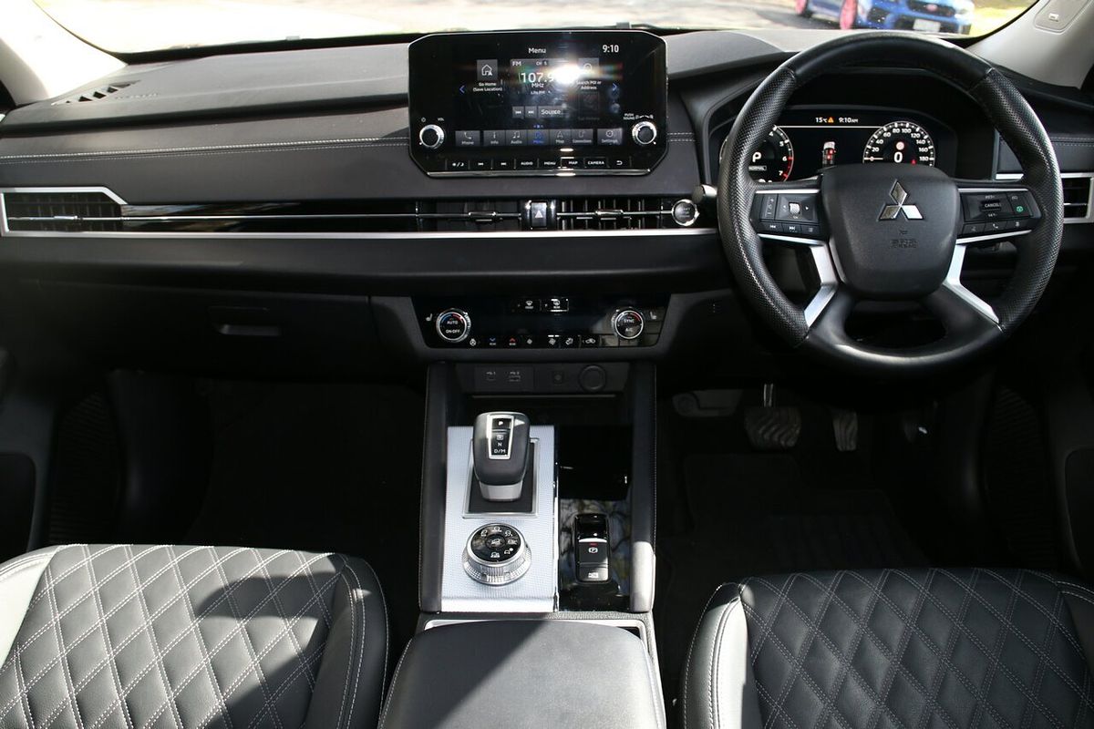 2024 Mitsubishi Outlander Exceed ZM