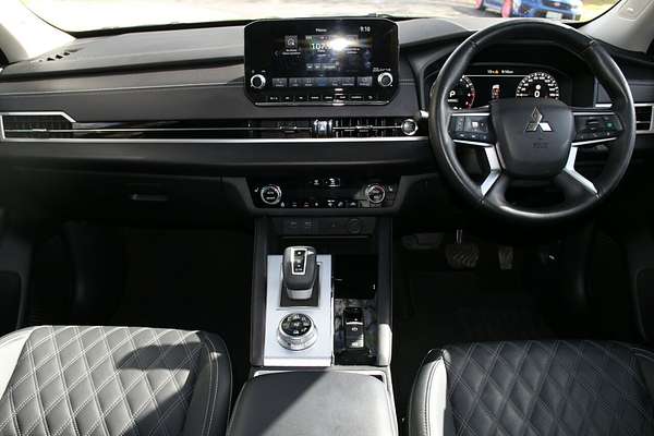 2024 Mitsubishi Outlander Exceed ZM